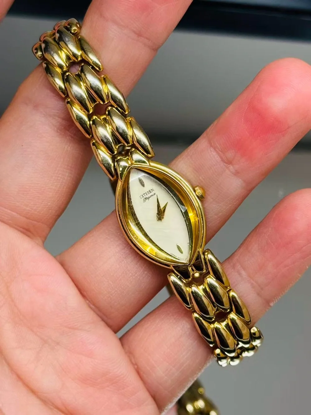 Vintage Citizen Elegance Women’s Gold Tone Quartz Watch 15mm New Battery Runs